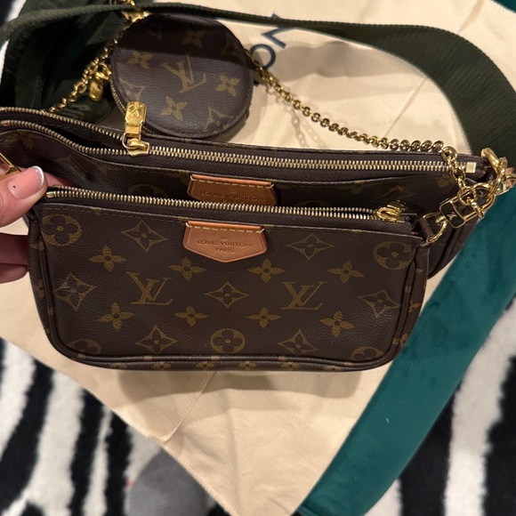 Louis Vuitton Monogram Crossbody Bag with Coin Pouch - Picture 3 of 6